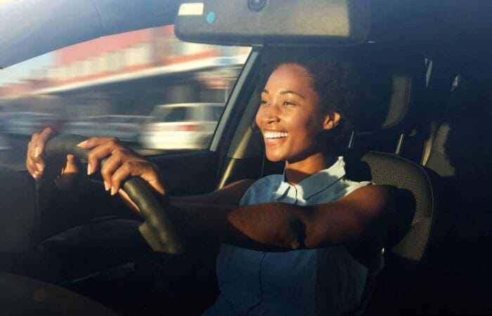 mulher no volante