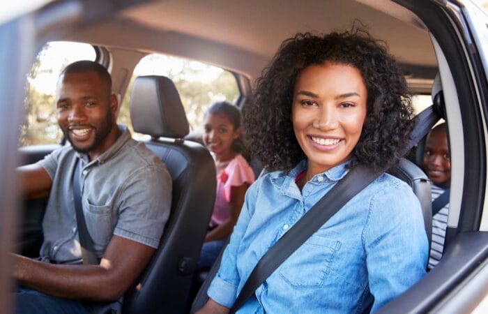 família e viagem de carro